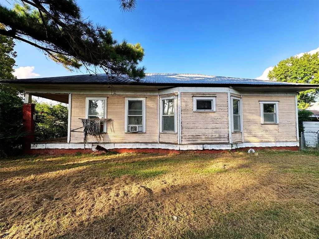 Photo 7 — 616 N 4th Avenue, Durant, OK 74701
