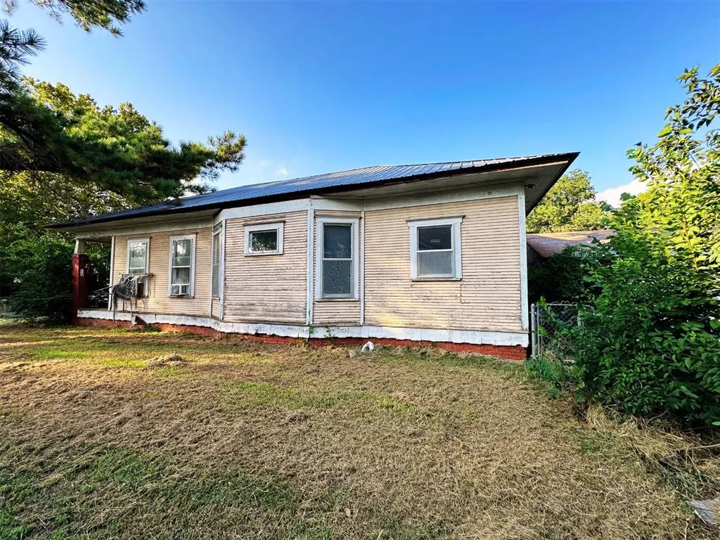 Photo 8 — 616 N 4th Avenue, Durant, OK 74701