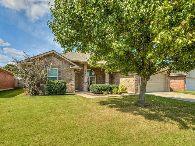 Photo 3 — 8005 John Robert Drive, Oklahoma City, OK 73135
