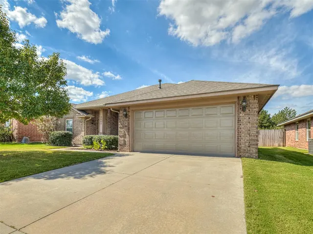 Photo 4 — 8005 John Robert Drive, Oklahoma City, OK 73135