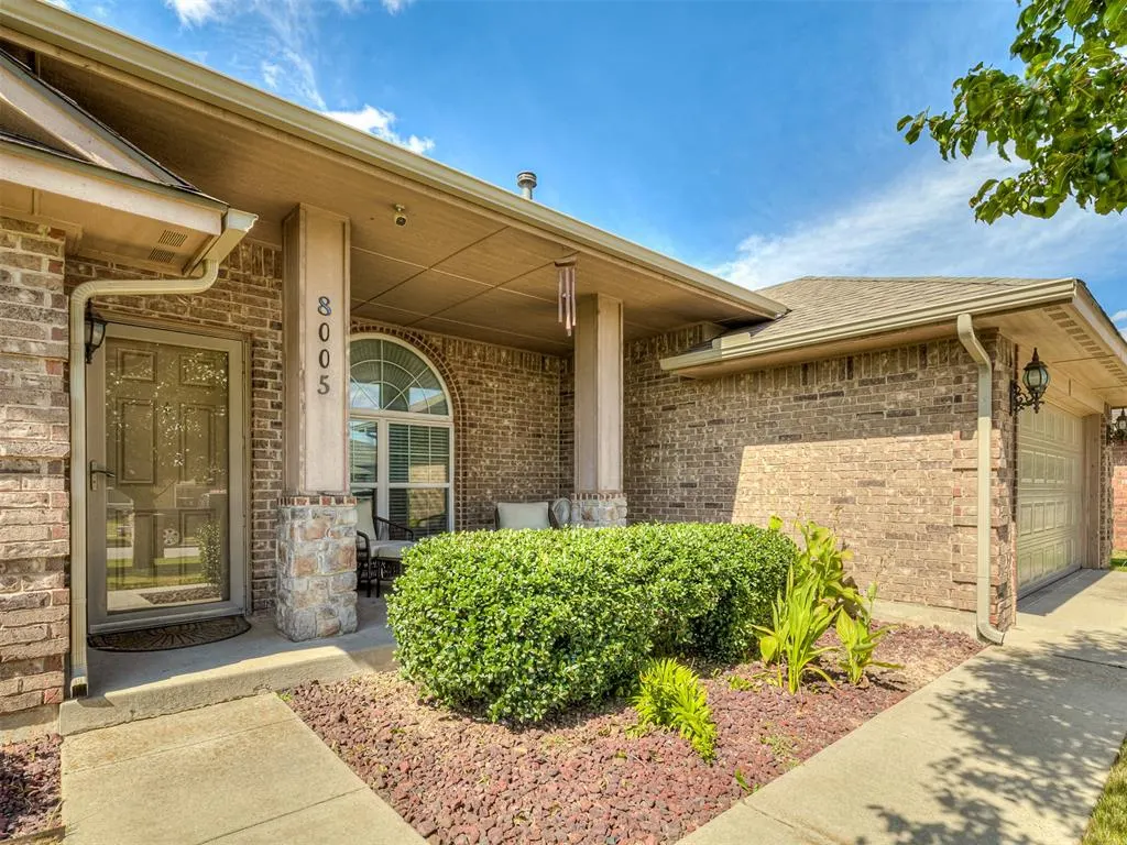 Photo 5 — 8005 John Robert Drive, Oklahoma City, OK 73135