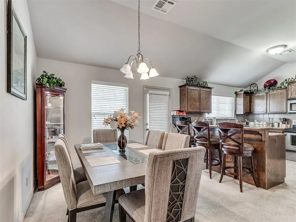 Photo 14 — 8005 John Robert Drive, Oklahoma City, OK 73135
