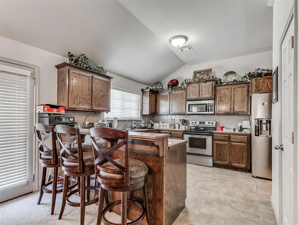 Photo 15 — 8005 John Robert Drive, Oklahoma City, OK 73135