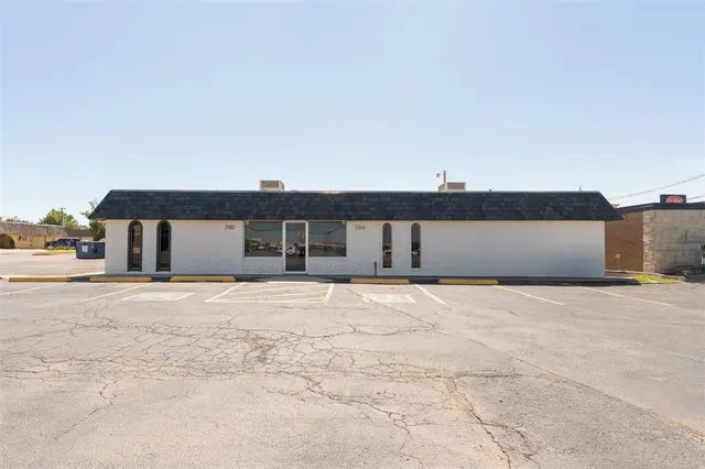 Photo 2 — 2812 W Hefner Road, Oklahoma City, OK 73120