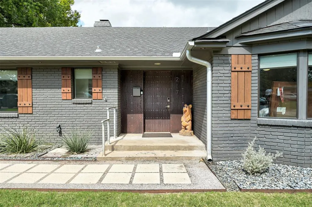 Photo 2 — 217 NW 40th Street, Oklahoma City, OK 73118
