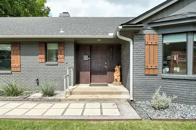 Photo 2 — 217 NW 40th Street, Oklahoma City, OK 73118