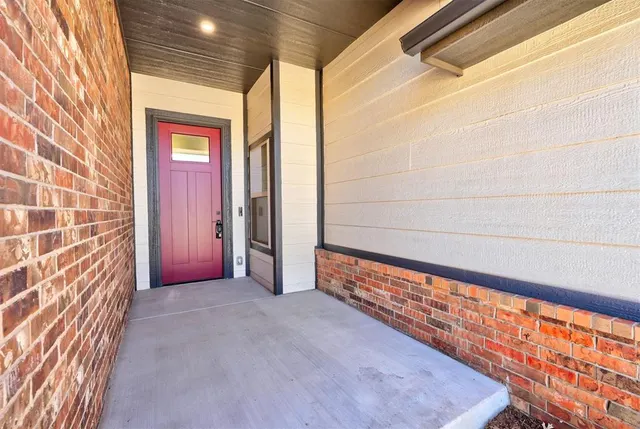 Photo 2 — 3014 Hollow Crest Lane, Norman, OK 73071