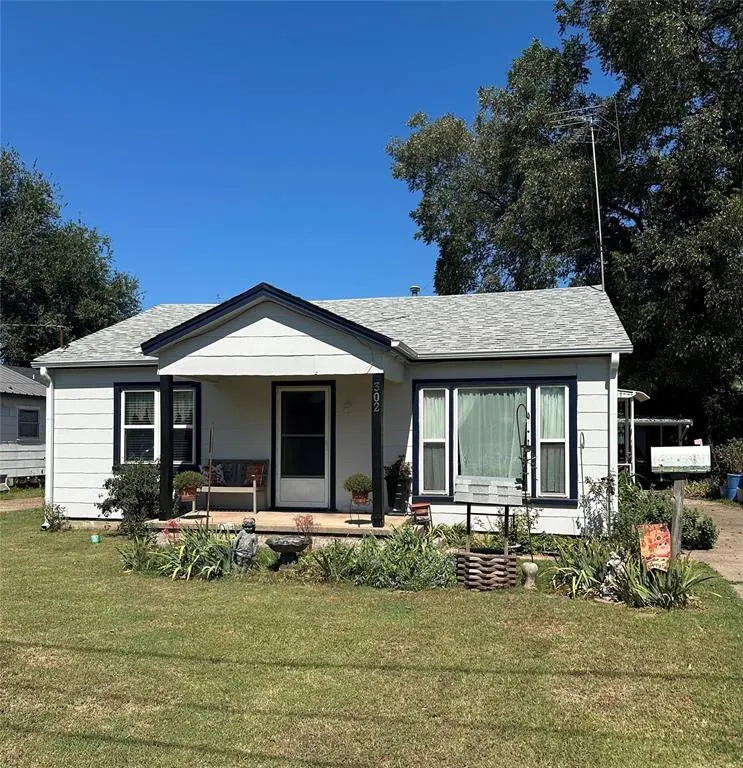 Photo 2 — 302 Fourth Street, Maysville, OK 73057