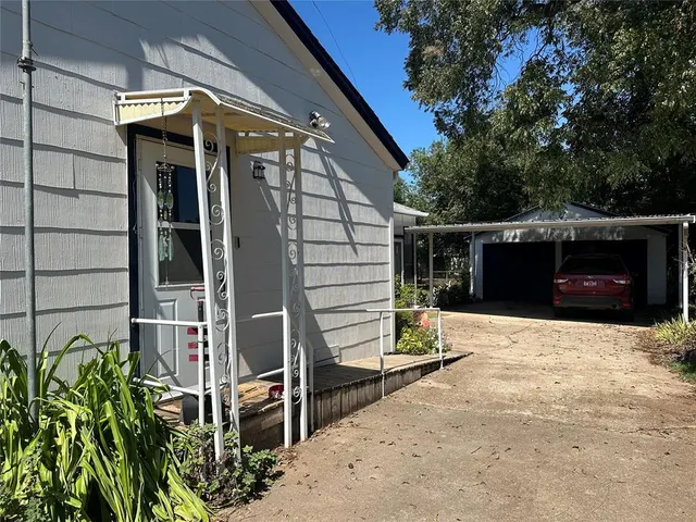 Photo 3 — 302 Fourth Street, Maysville, OK 73057