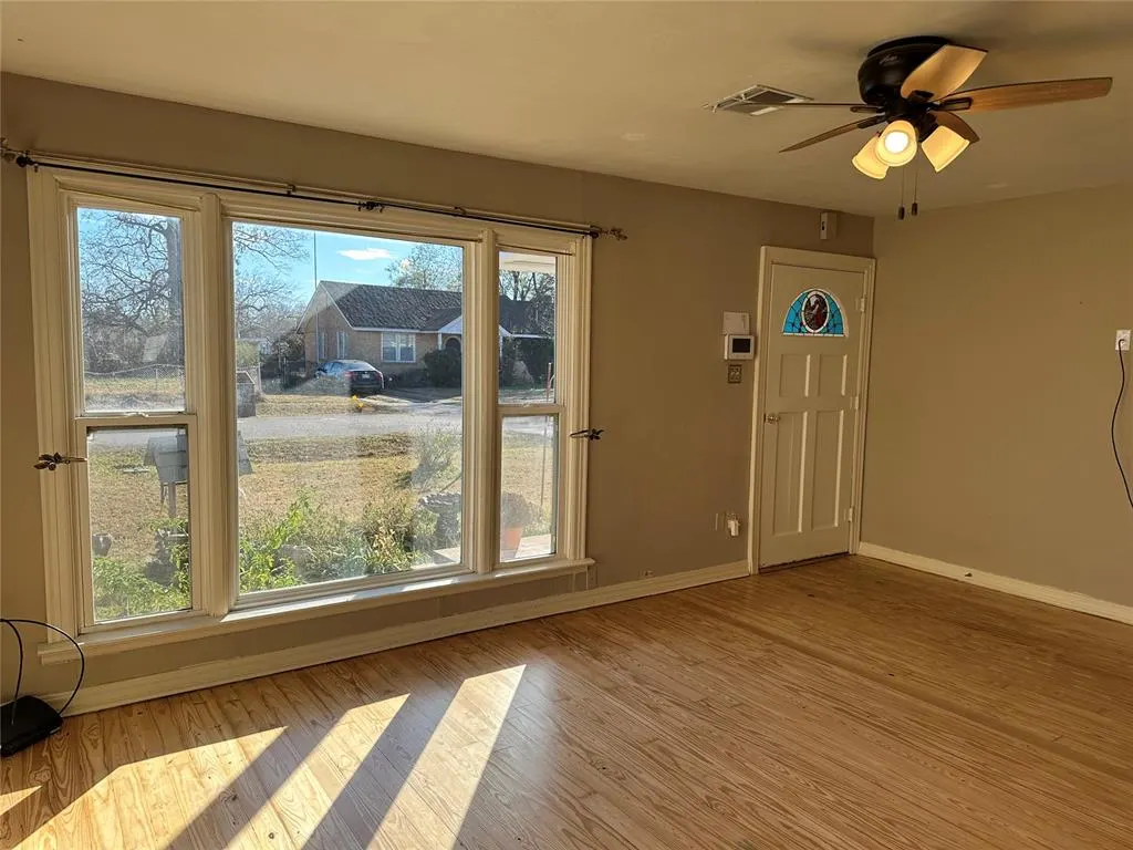 Photo 4 — 302 Fourth Street, Maysville, OK 73057