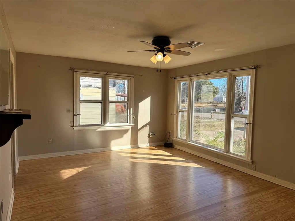 Photo 5 — 302 Fourth Street, Maysville, OK 73057