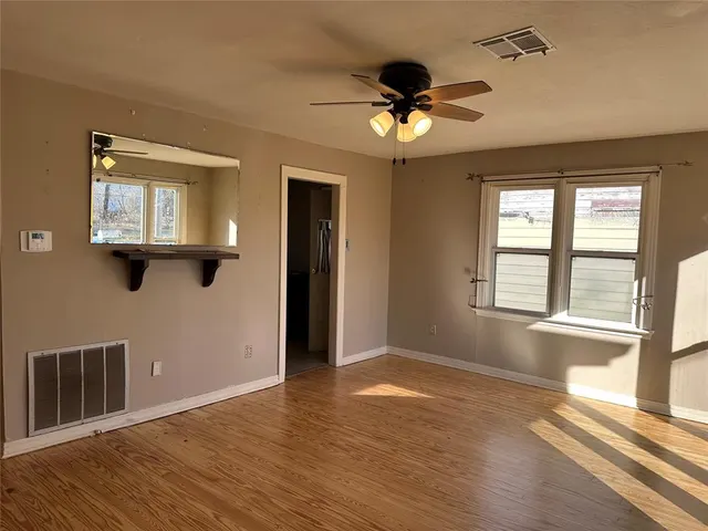 Photo 7 — 302 Fourth Street, Maysville, OK 73057