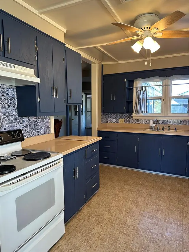 Photo 8 — 302 Fourth Street, Maysville, OK 73057