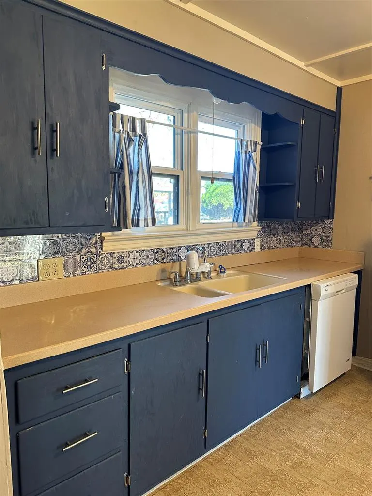 Photo 12 — 302 Fourth Street, Maysville, OK 73057