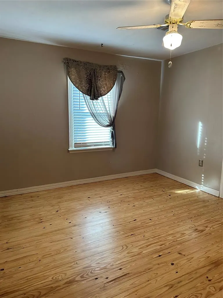 Photo 18 — 302 Fourth Street, Maysville, OK 73057