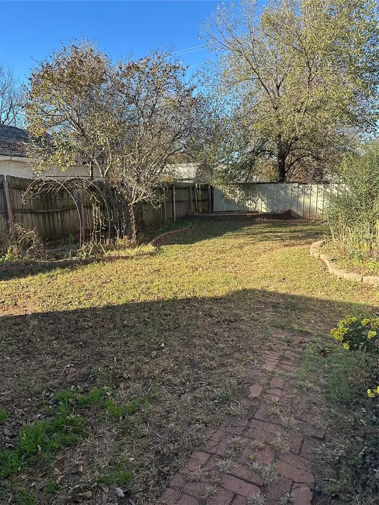 Photo 22 — 302 Fourth Street, Maysville, OK 73057