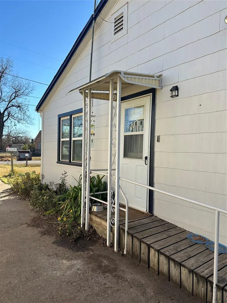 Photo 23 — 302 Fourth Street, Maysville, OK 73057