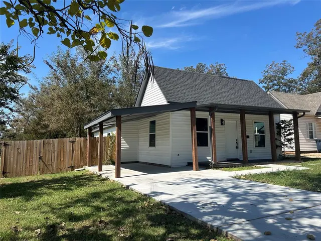 Photo 2 — 304 N Tucker Avenue, Shawnee, OK 74801