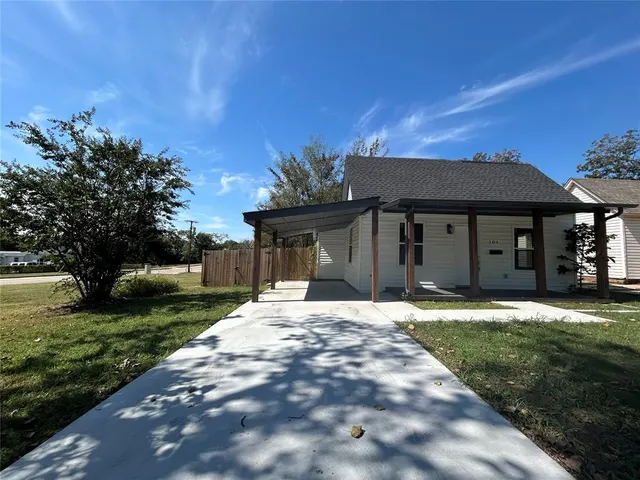 Photo 3 — 304 N Tucker Avenue, Shawnee, OK 74801