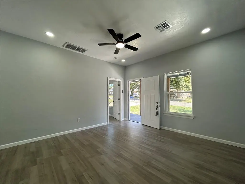 Photo 9 — 304 N Tucker Avenue, Shawnee, OK 74801