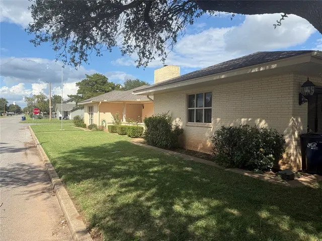 Photo 3 — 905 SW 8th Street, Anadarko, OK 73005