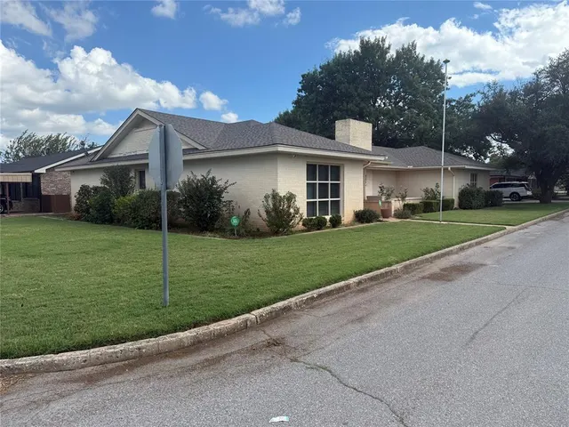 Photo 7 — 905 SW 8th Street, Anadarko, OK 73005