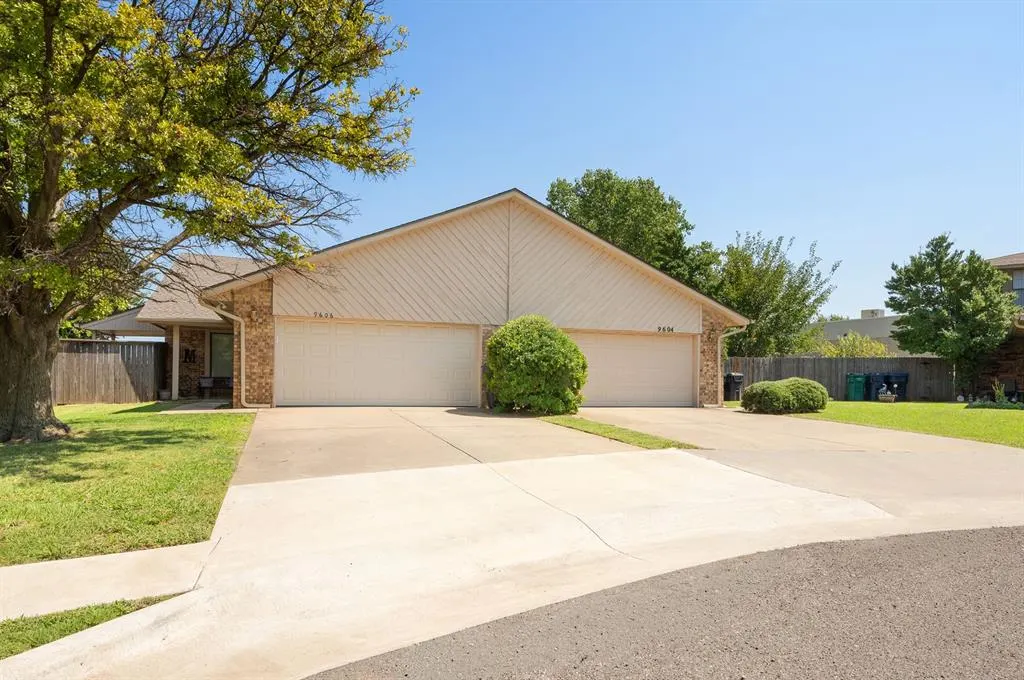 Photo 2 — 9606 Berkley Court, Oklahoma City, OK 73162