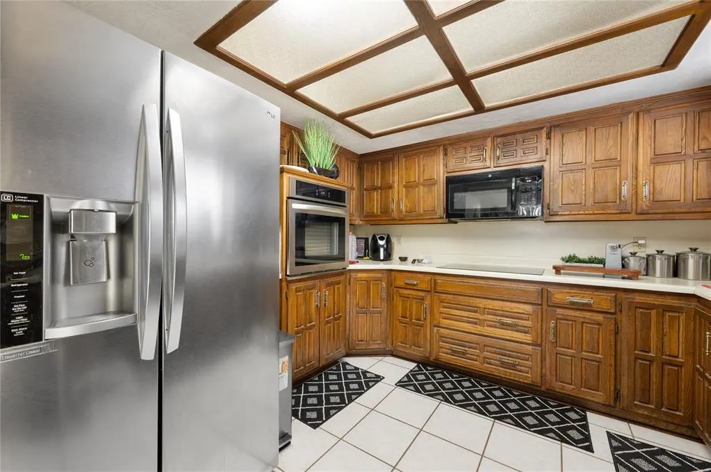 Photo 10 — 9606 Berkley Court, Oklahoma City, OK 73162