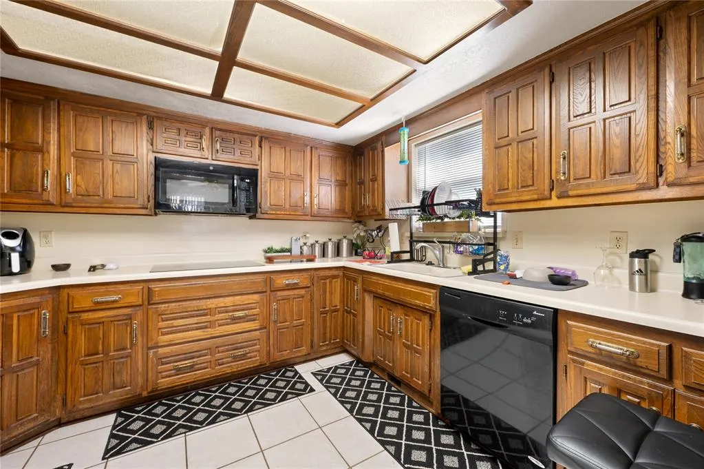 Photo 11 — 9606 Berkley Court, Oklahoma City, OK 73162