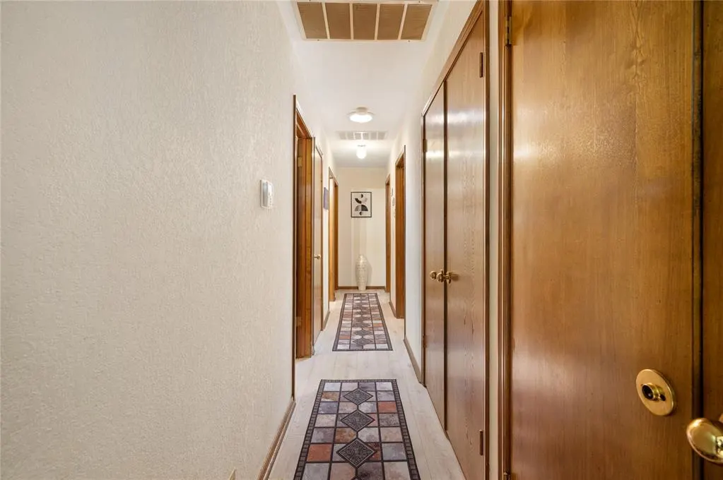 Photo 18 — 9606 Berkley Court, Oklahoma City, OK 73162