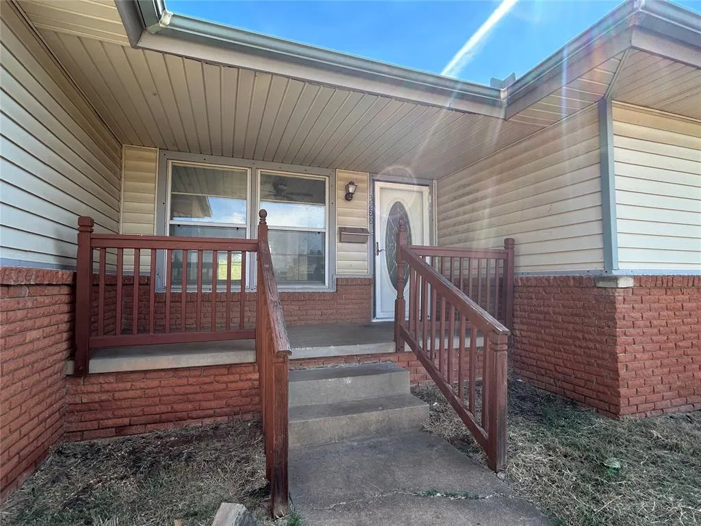 Photo 5 — 3208 N Warren Avenue, Oklahoma City, OK 73112
