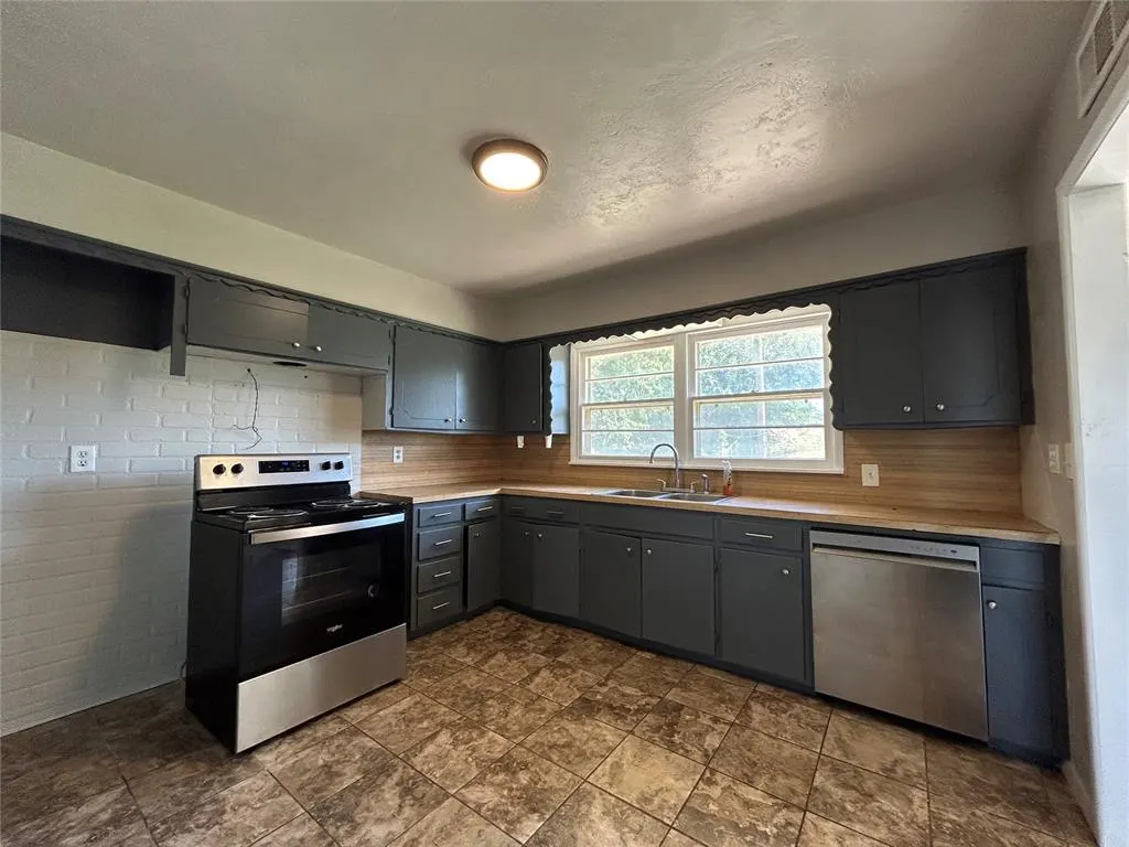 Photo 12 — 3208 N Warren Avenue, Oklahoma City, OK 73112