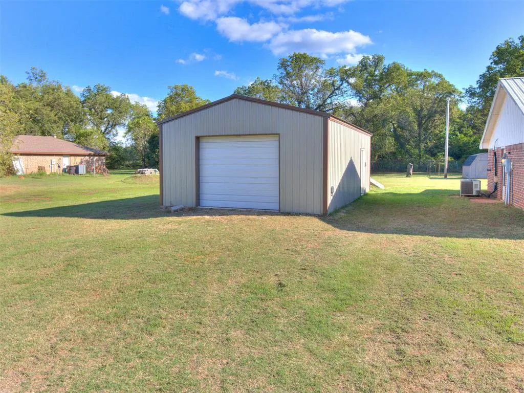Photo 2 — 17091 Winding Creek Drive, Newalla, OK 74857