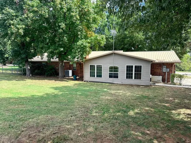 Photo 3 — 3008 S Shady Lane Drive, Anadarko, OK 73005