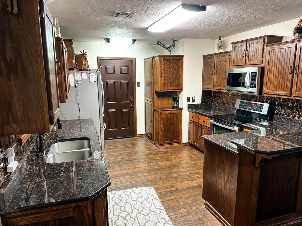 Photo 11 — 3008 S Shady Lane Drive, Anadarko, OK 73005