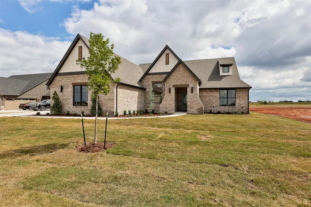 Front exterior — 6760 Lakeview Court, Cashion, OK 73016