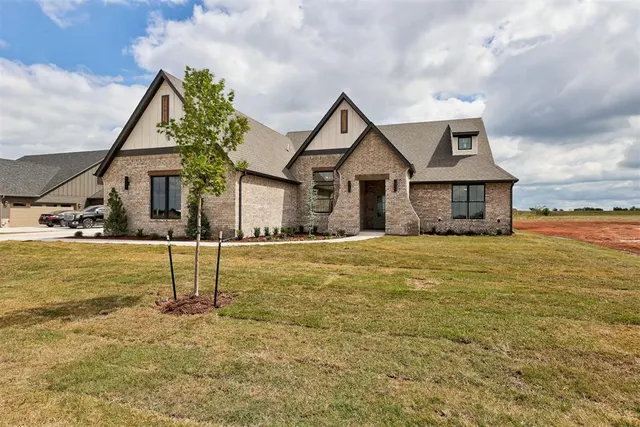 Front exterior — 6760 Lakeview Court, Cashion, OK 73016