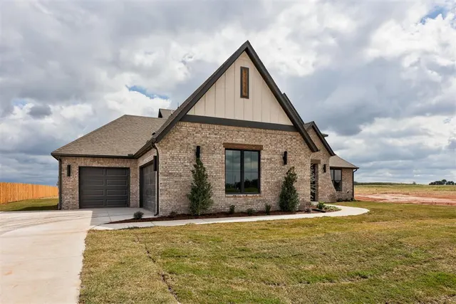 Photo 3 — 6760 Lakeview Court, Cashion, OK 73016