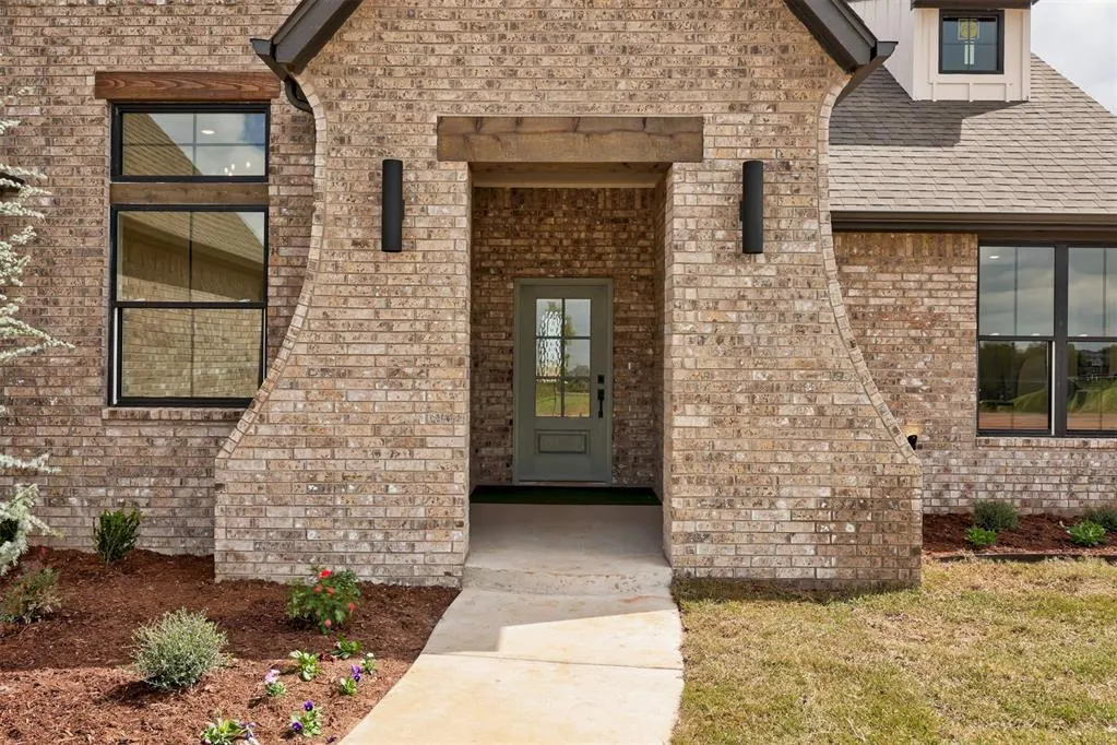 Photo 4 — 6760 Lakeview Court, Cashion, OK 73016