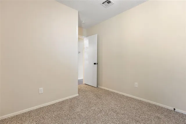 Photo 3 — 622 Peppertree Lane, Midwest City, OK 73110