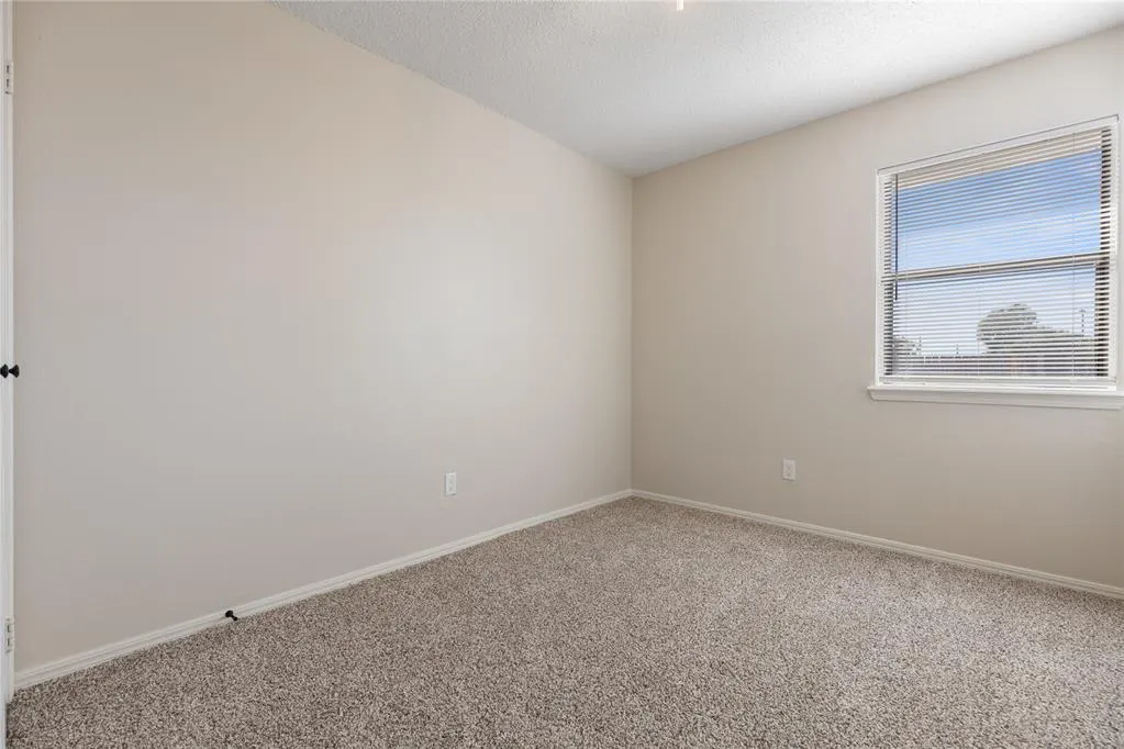 Photo 4 — 622 Peppertree Lane, Midwest City, OK 73110