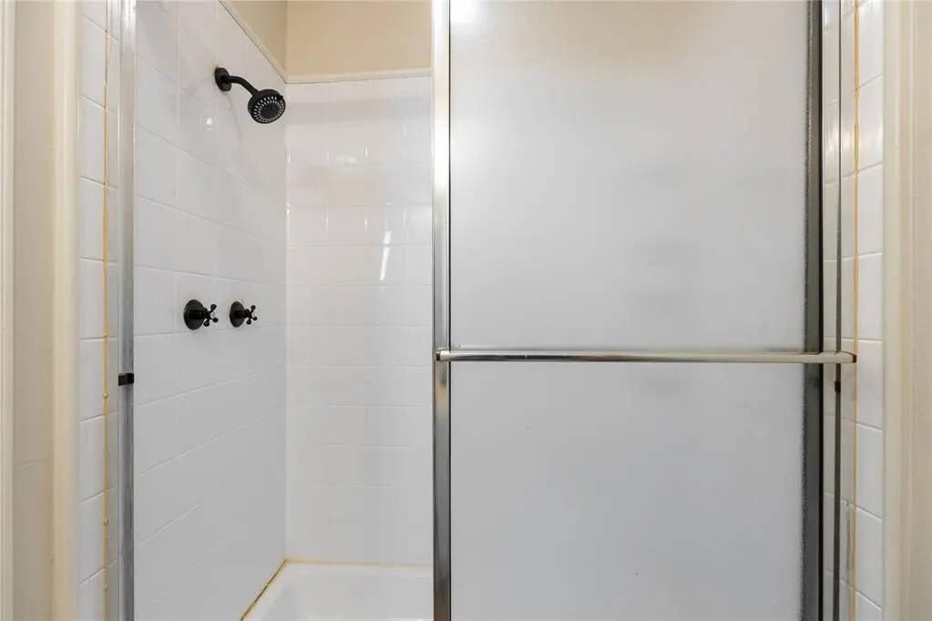 Photo 12 — 622 Peppertree Lane, Midwest City, OK 73110