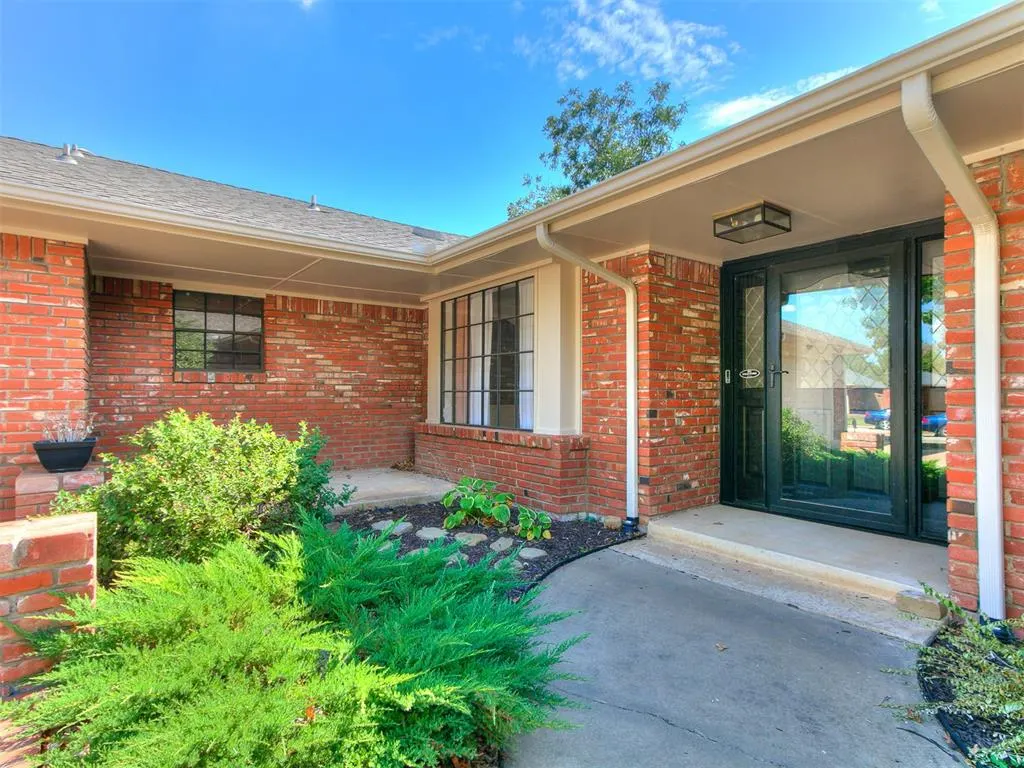 Photo 3 — 10024 Henderson Drive, Oklahoma City, OK 73139
