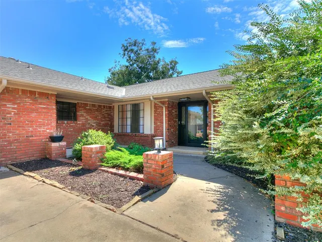 Photo 2 — 10024 Henderson Drive, Oklahoma City, OK 73139