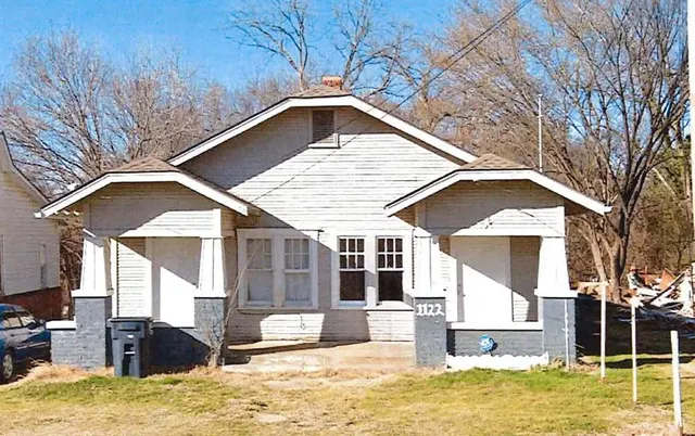 Front exterior — 1120 E Main Street, Shawnee, OK 74801