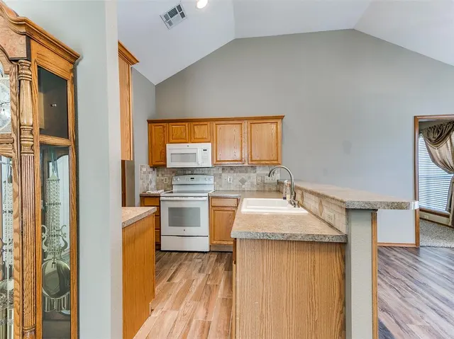 Photo 7 — 6429 Masons Drive, Oklahoma City, OK 73142