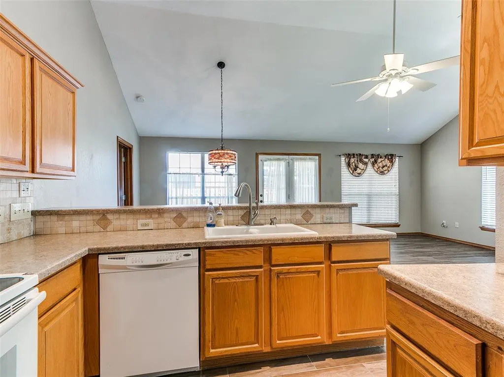Photo 8 — 6429 Masons Drive, Oklahoma City, OK 73142