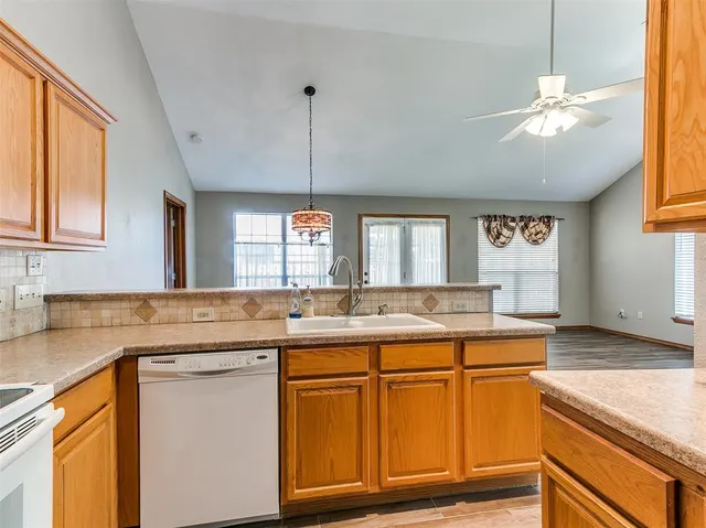 Photo 8 — 6429 Masons Drive, Oklahoma City, OK 73142