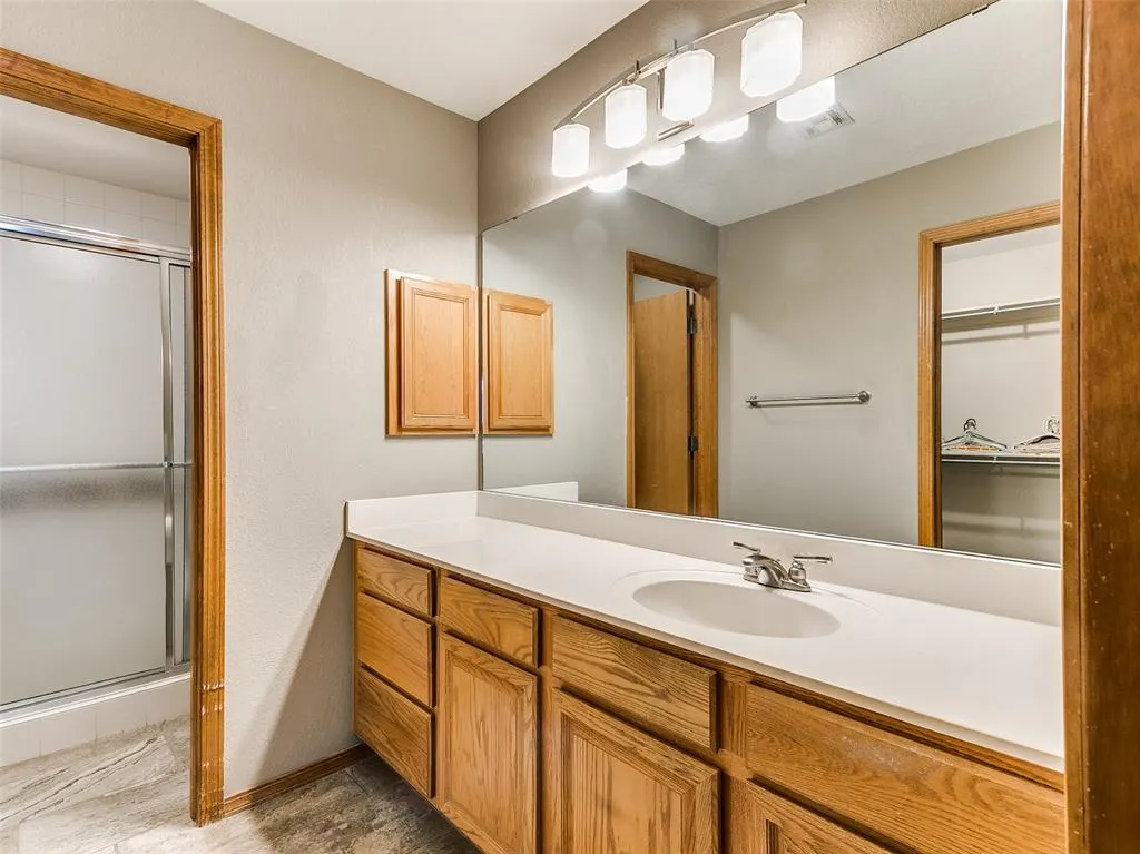 Photo 14 — 6429 Masons Drive, Oklahoma City, OK 73142