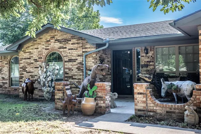 Photo 3 — 3 Peterson Drive, Clinton, OK 73601